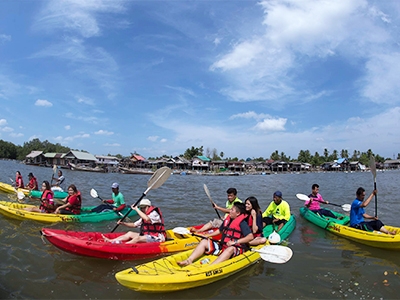 กิจกรรม พายเรือคยัค หน้าชุมชน .. ท่องเที่ยวชุมชนบ้านโคกไคร พังงา