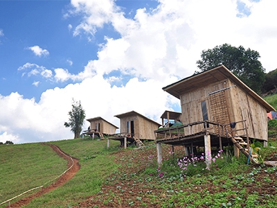 ม่อนเหนือโฮมสเตย์ ให้บริการ บ้านพักและเต็นท์