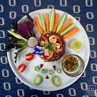 ข้าวกล้องแดงผัดกุ้ง
