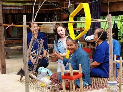 บ้านไร่ทานตะวัน โฮมสเตย์ .. บริการ ที่พักโฮมสเตย์ ผ้าทอ เสื่อกก ผลิตภัณฑ์หัตถกรรมต่าง ๆ