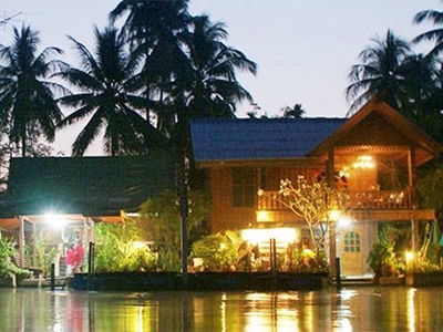 บ้านเรือนเพ็ญ โฮมสเตย์ บ้านริมน้ำ และบ้านในสวน