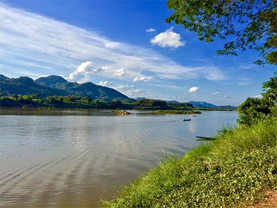 แม่โขง ริเวอร์วิว รีสอร์ท ที่พักสบาย วิวสวยริมโขง แหล่งท่องเที่ยวรอบ ๆ ทั้งล่องแก่ง ล่องโขง ปีนภูชมทะเลหมอก ภูผาดัก ภูห้วยอีสัน