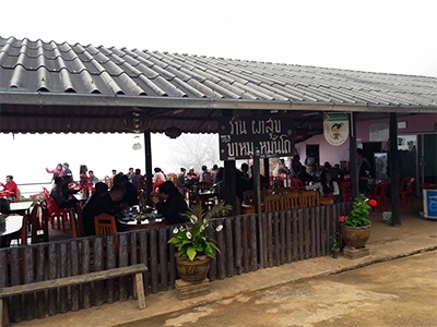 ร้านผาสุข ดอยผาตั้ง อาหารจีนยูนาน ขาหมู หมั่นโถว ผัดเห็ดหอมสด