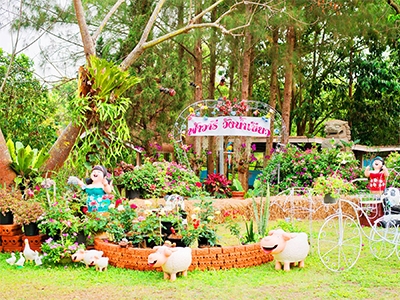 สัมผัสวิถีธรรมชาติ และการท่องเที่ยวเชิงนิเวศน์ มีแหล่งท่องเที่ยวธรรมชาติมากมาย และศูนย์์การเรียนรู้กับแหล่งท่องเที่ยว เชิงเกษตร เลือกซื้อ เลือกชม