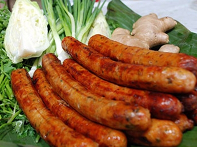 ไส้อั่ว ร้าน ไส้อั่วยายปี๋ ลำพูน
