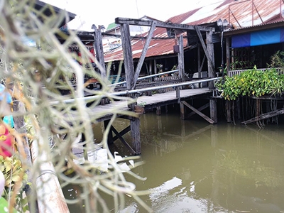 ตลาดระแหงร้อยปี ลาดหลุมแก้ว