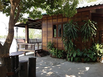 บ้านริมน้ำโฮมสเตย์