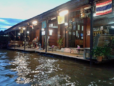 บ้านมุมสบายโฮมสเตย์ อัมพวา