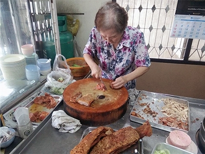 ร้านข้าวมันไก่ตราด เจ๊ติ๊ด