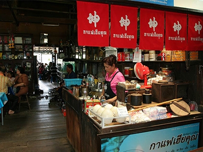 กาแฟเฮียคุณ ตลาดบ้านใหม่ร้อยปี แปดริ้ว