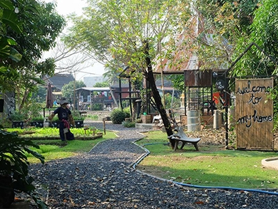 บ้าน ๑,๐๐๐ ไม้ cafe & farm สามโคก ปทุมธานี