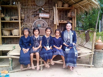 ผ้าพื้นเมือง ผ้ามัดหมี่ และวิถีผู้ไทห้องแซง ยโสธร