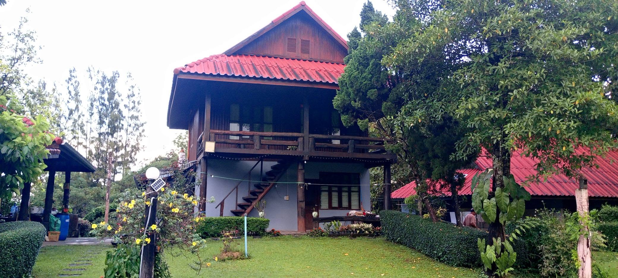 บ้านไม้เคียงภู วังน้ำเขียว