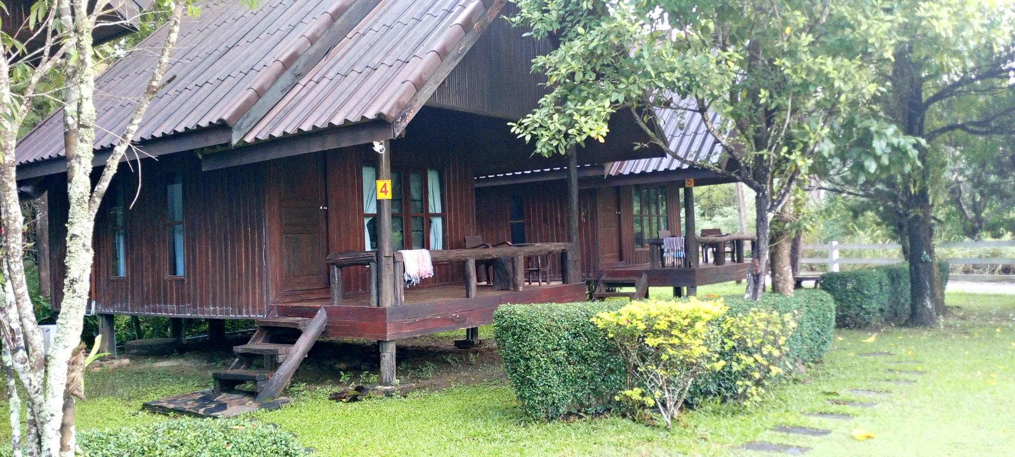 บ้านไม้เคียงภู วังน้ำเขียว