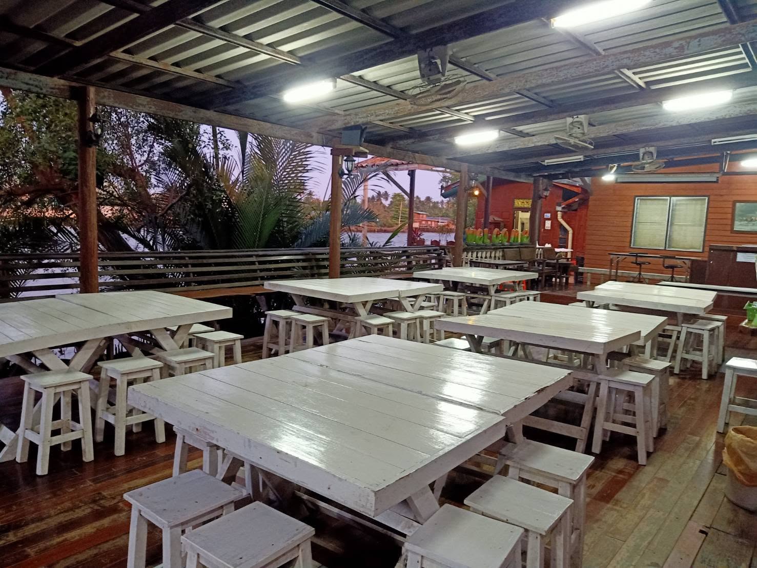 บ้านบนโฮมสเตย์ อัมพวา