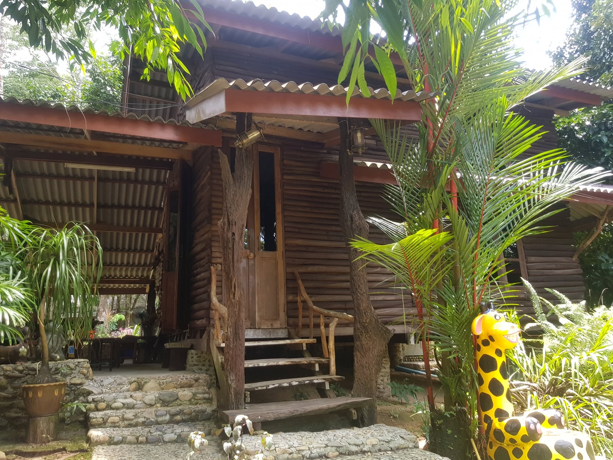บ้านต้นน้ำจันทร์ โฮมสเตย์