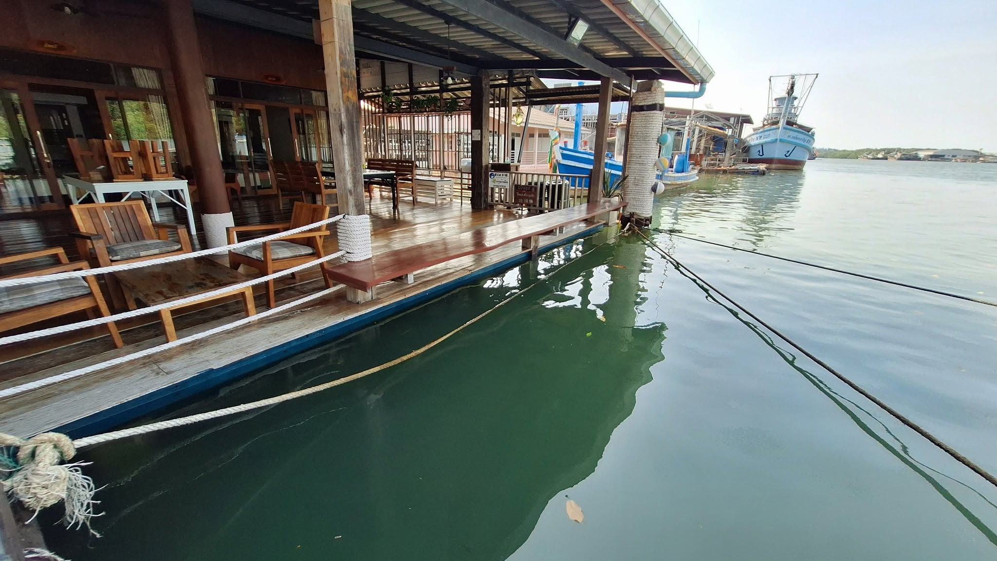บ้านชานสมุทร โฮมสเตย์ ปากน้ำประแสร์